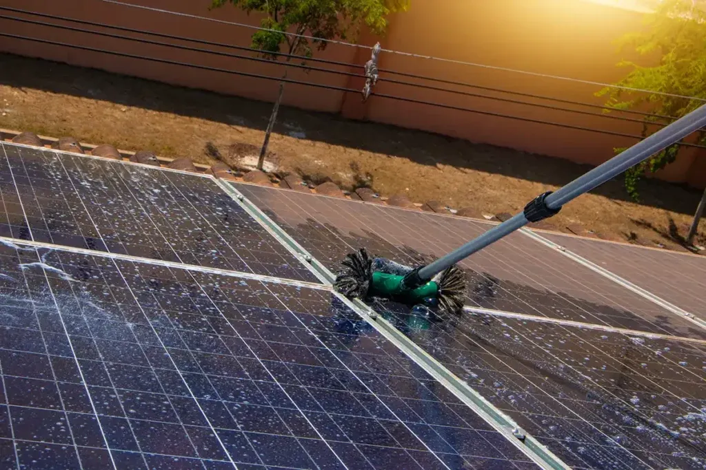 Beneficios e importancia de la limpieza de placas solares 2 Retorno económico de la limpieza de las placas solares