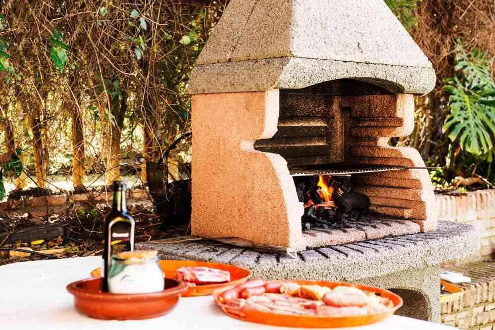 La importancia de la limpieza de casas rurales durante y después del verano 2 Cuidado de los espacios exteriores, limpieza de casas rurales.